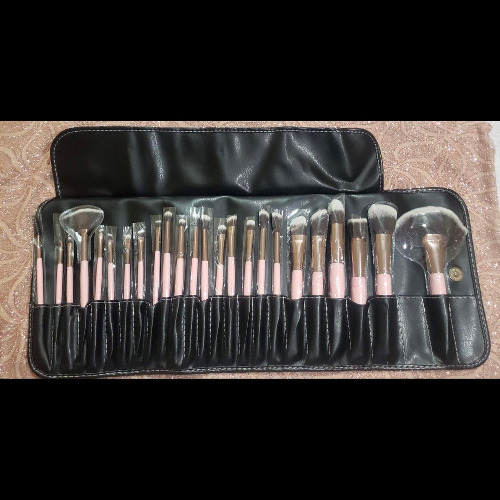 Makeup brushes